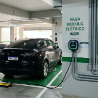 Posso instalar carregador em condomínio?